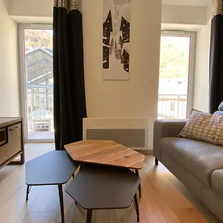 Apartment Plein Centre, T3 5p Totalement Renove 55m2. Wifi *